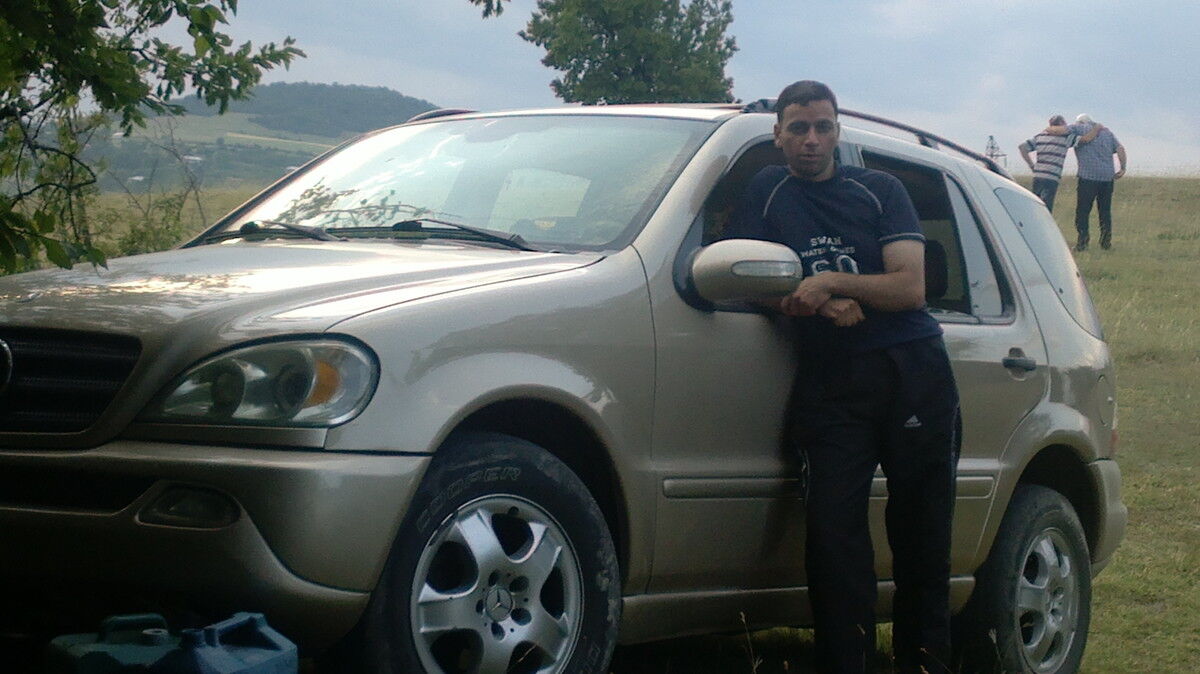  7052661  Manuchari, 43 ,    
