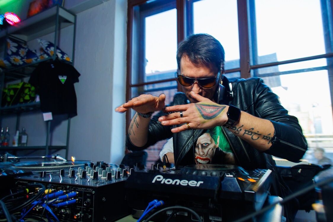  37955481  Valera, 40 ,    -