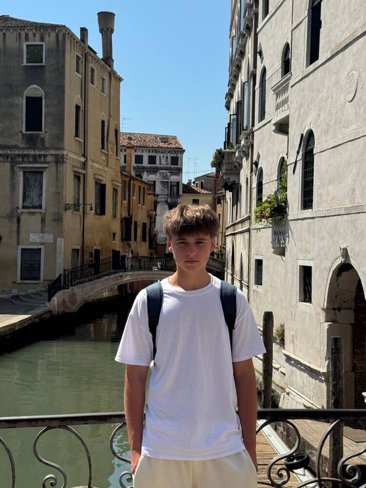  ,   Artemchik, 19 ,   ,   