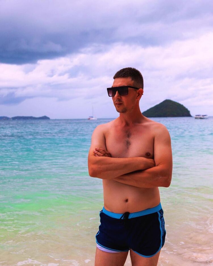  ,   Artyom, 35 ,   ,   