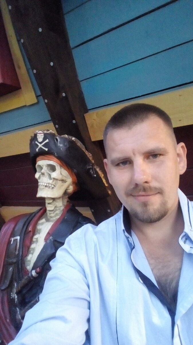  17371781  Viktor, 36 ,    