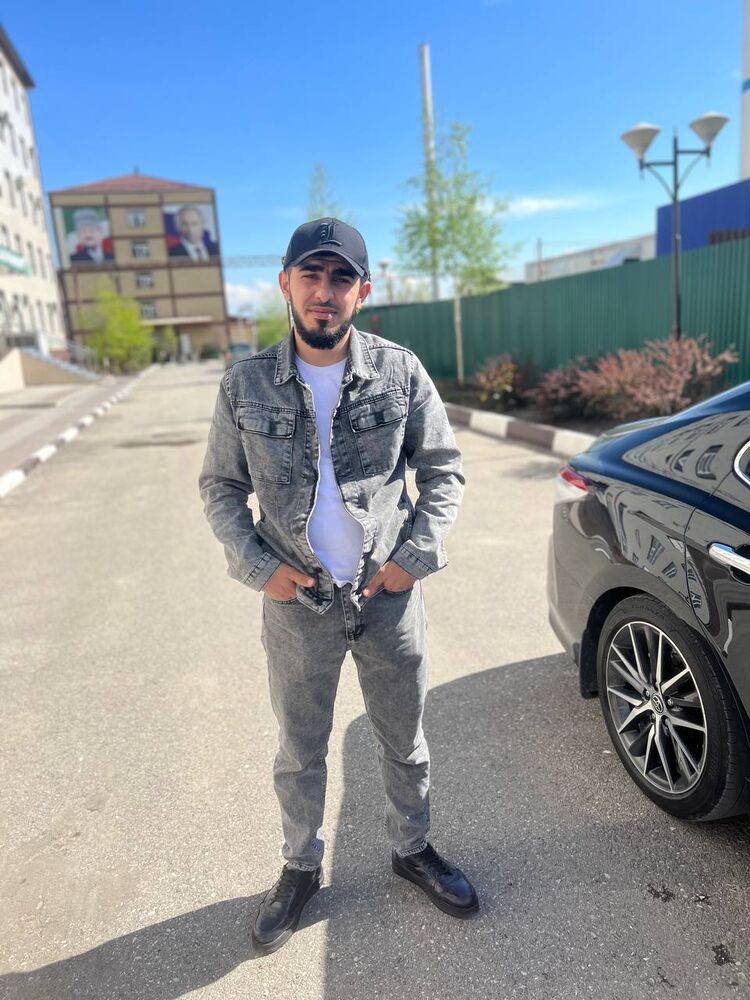 ,   Ali, 27 ,   ,   