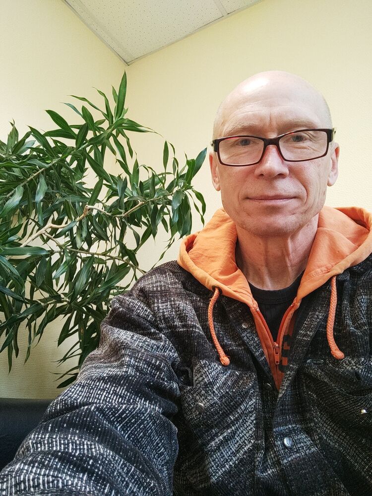 49473761  Yriy, 54 ,    