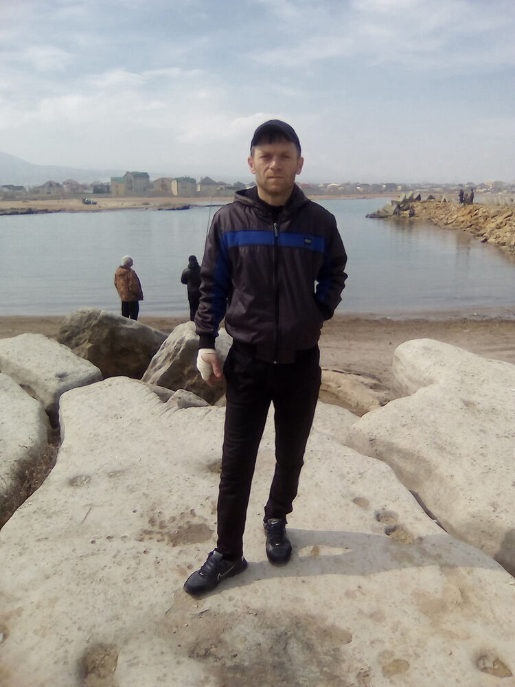  9587131  Denis, 43 ,    