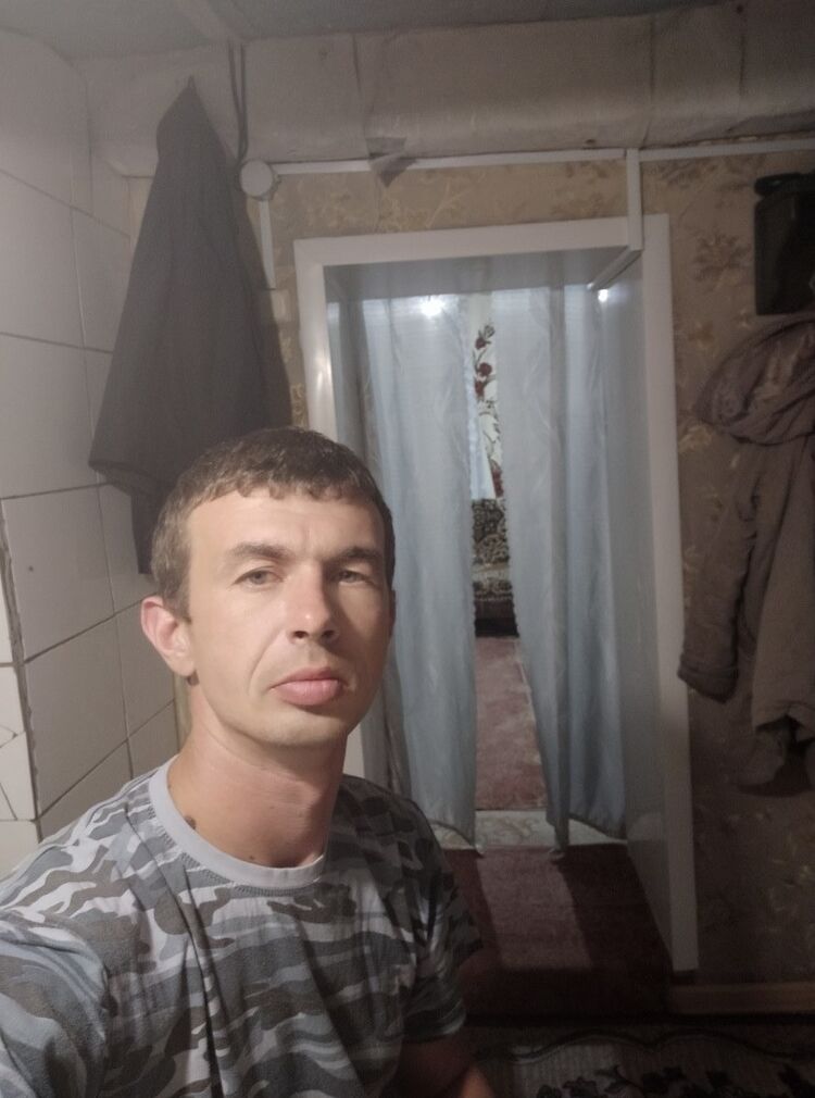  18608251  Boris, 40 ,    