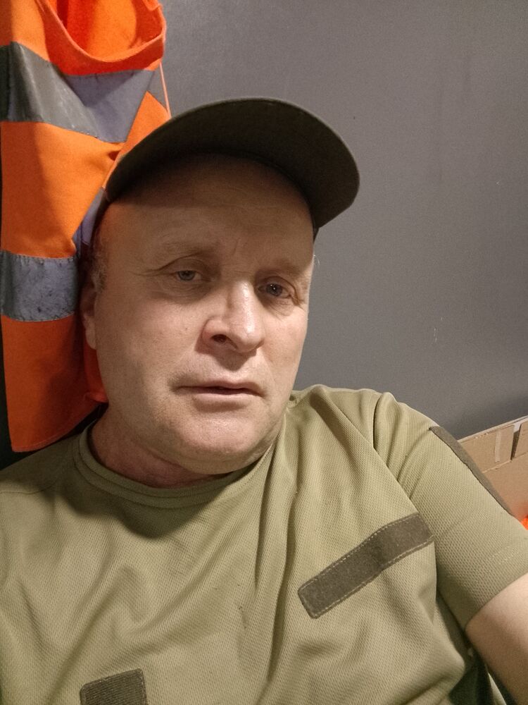  48094591  Mikola, 52 ,    