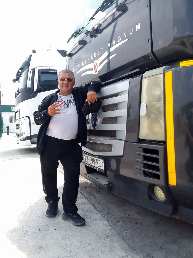  44339761  Emzari, 55 ,    