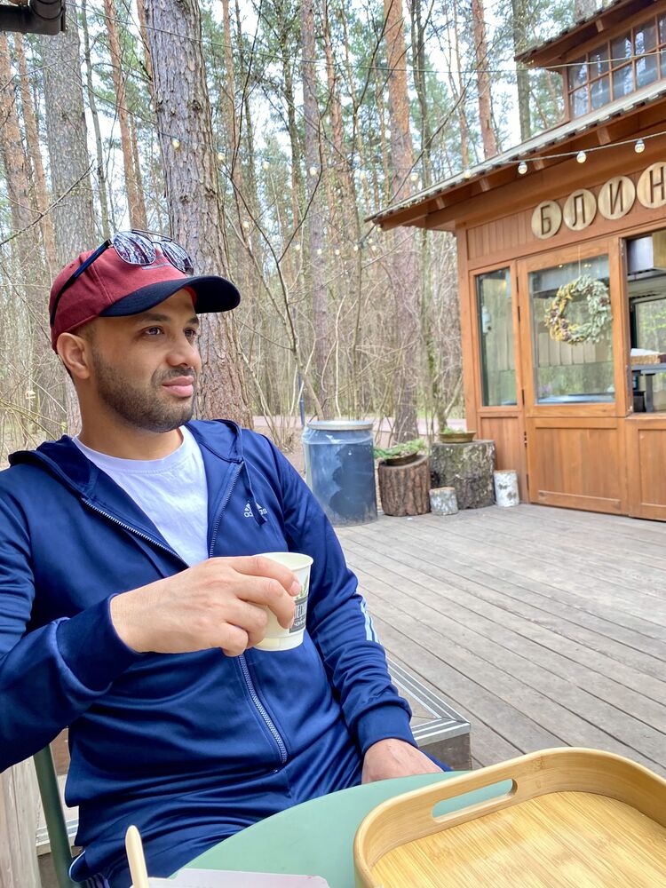  54352061  Zizo, 42 ,    