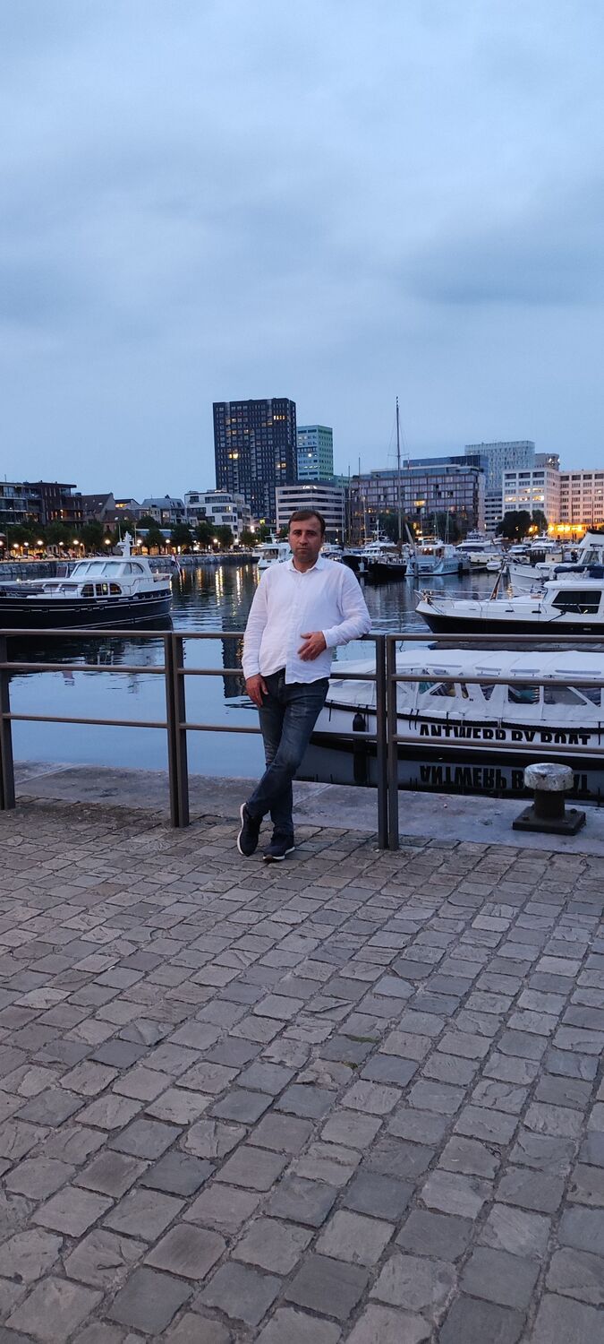  46547861  Emil, 42 ,    