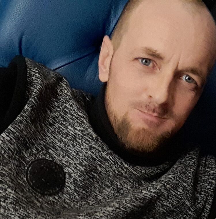  43436281  Artem, 37 ,    