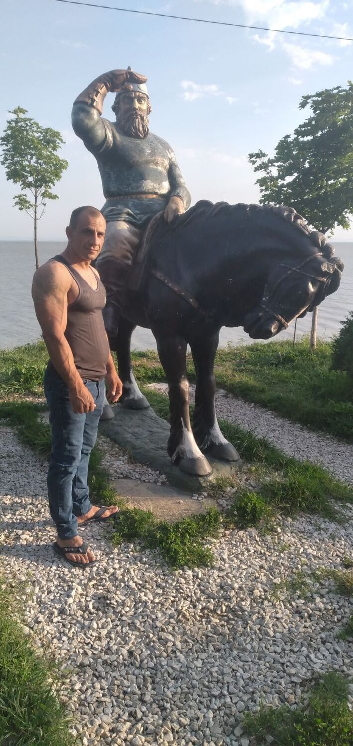  53260801  Artak, 40 ,    