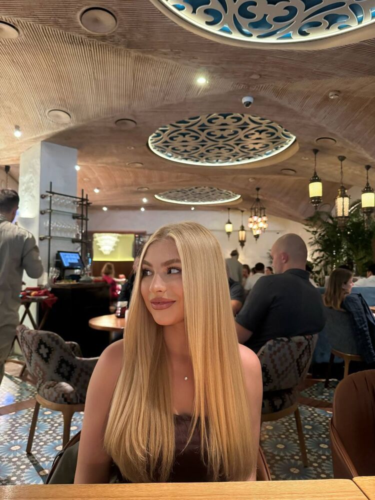  52639621  , 27 ,    -