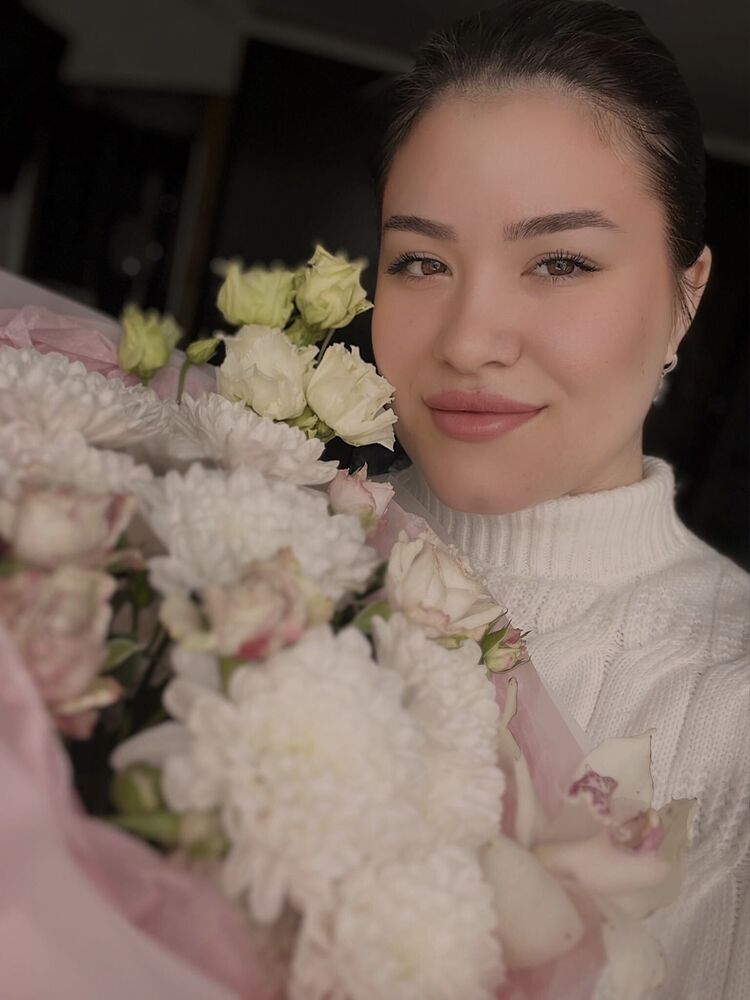  ,   Leila, 22 ,   ,   , 