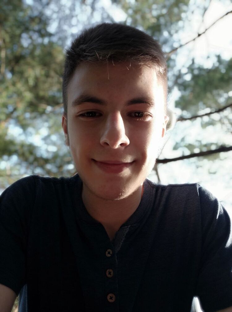  33027591  Nichita, 21 ,    