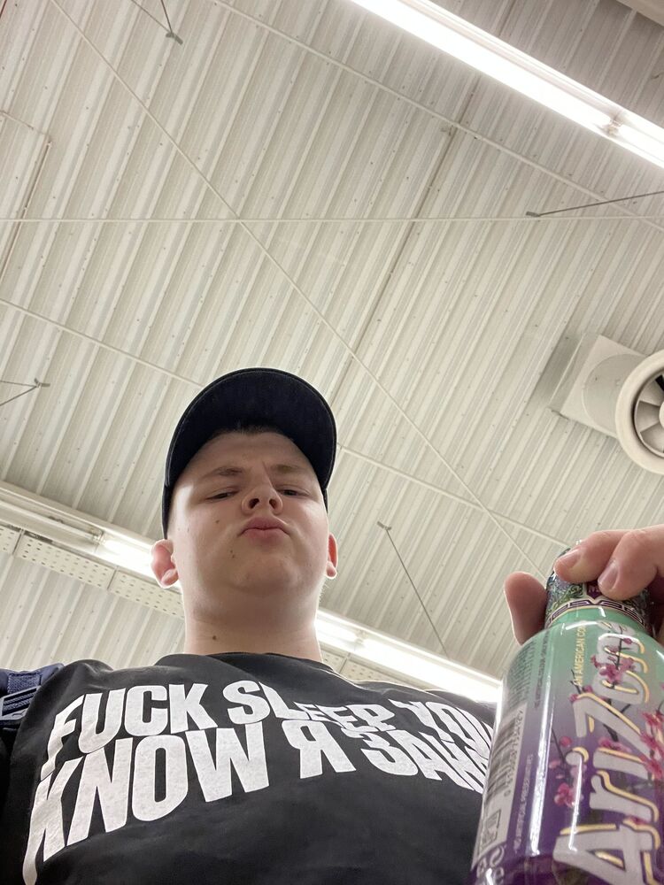  44905871  Eugene, 19 ,    Carmel