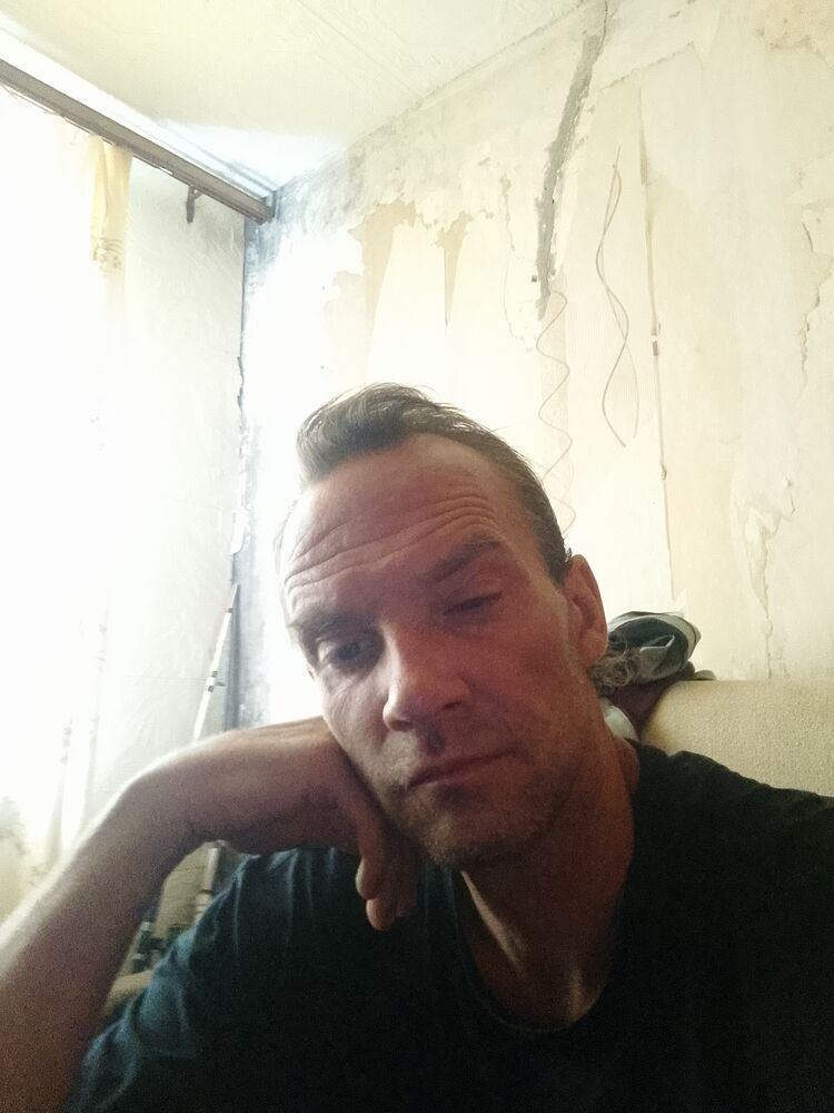  43587171  Vlad, 46 ,    