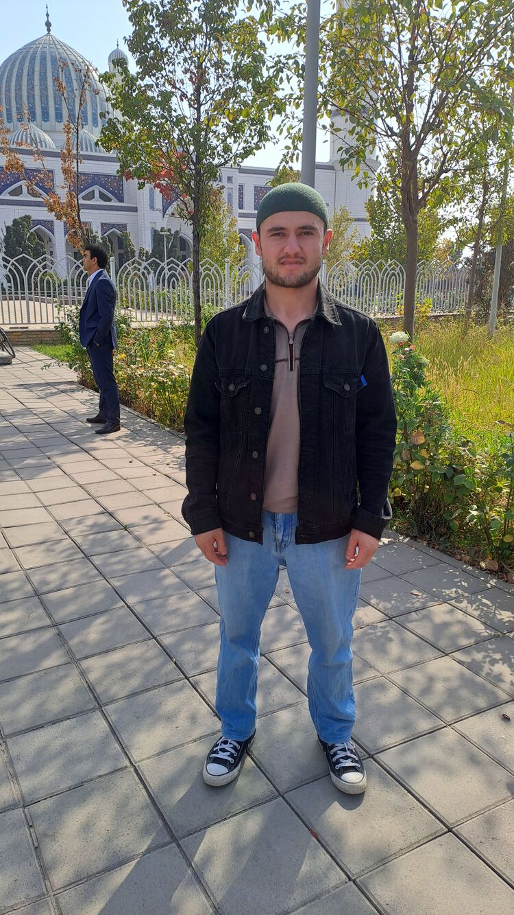  54568631  Mirziyo, 27 ,    