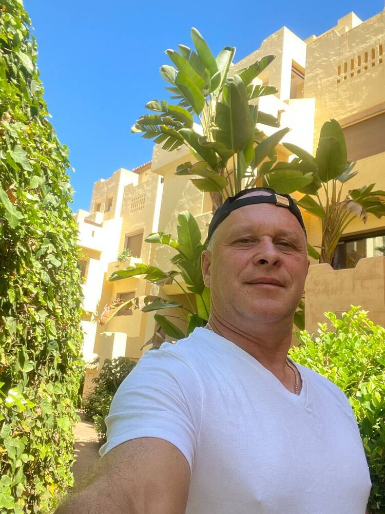  48751841  Romas, 45 ,    