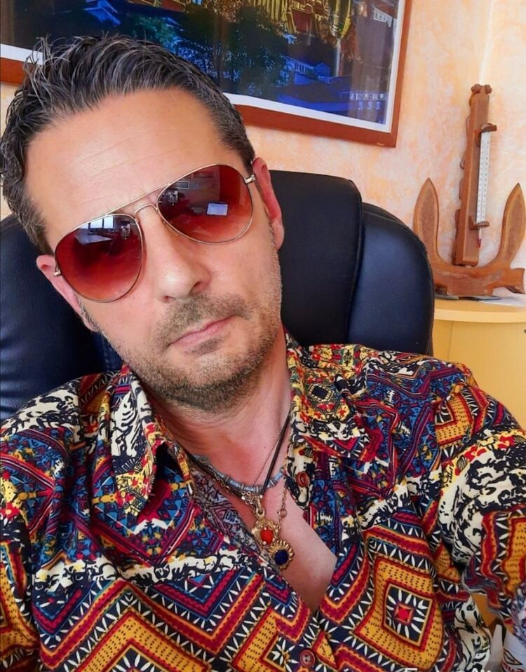  26793401  Ivan, 51 ,    Rome