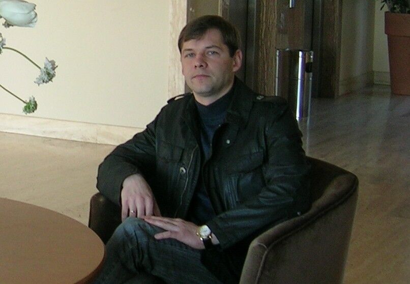 8283101  Alexander, 44 ,    