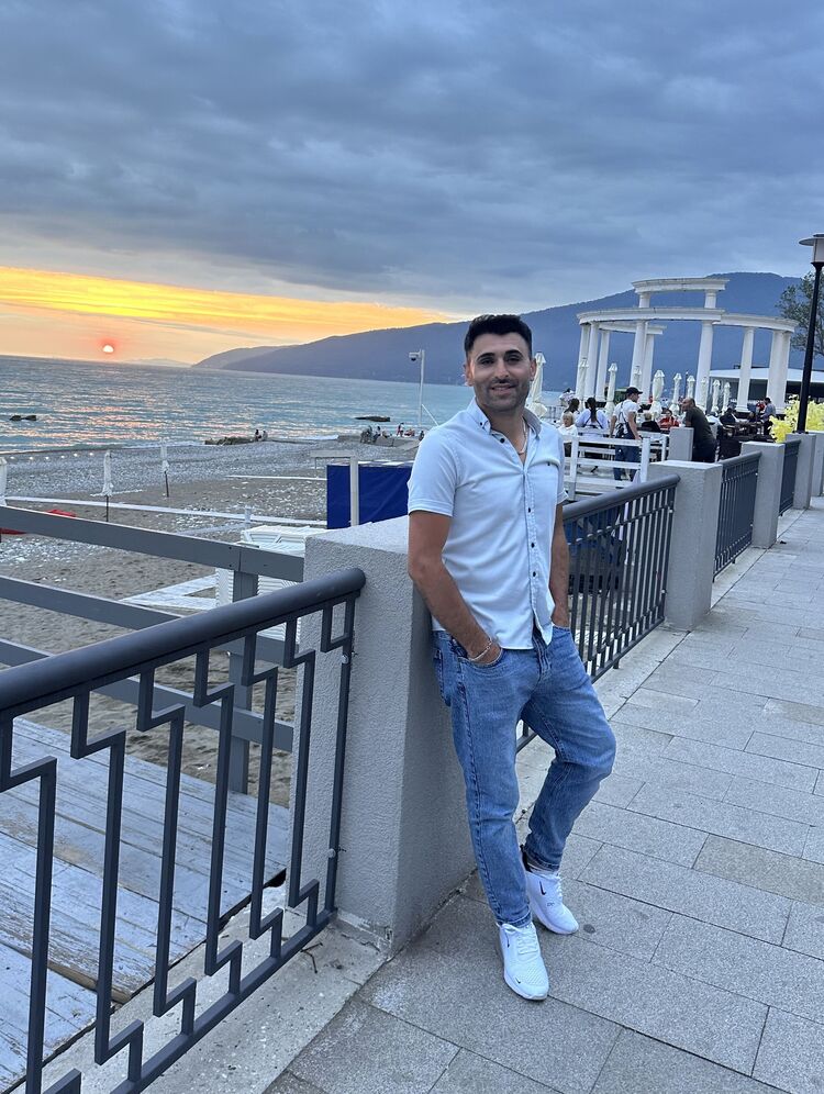  52840201  Ferhat, 31 ,    