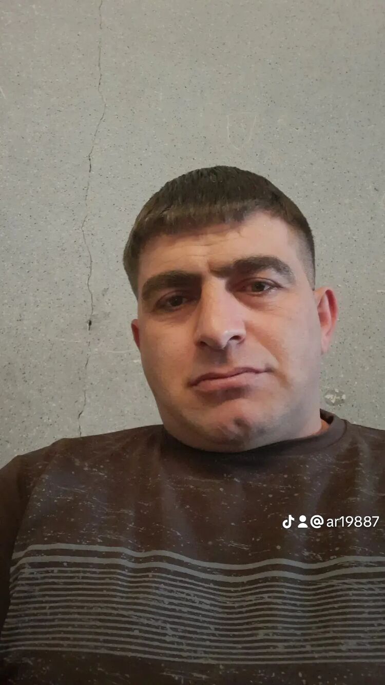  47477361  Armen, 36 ,    