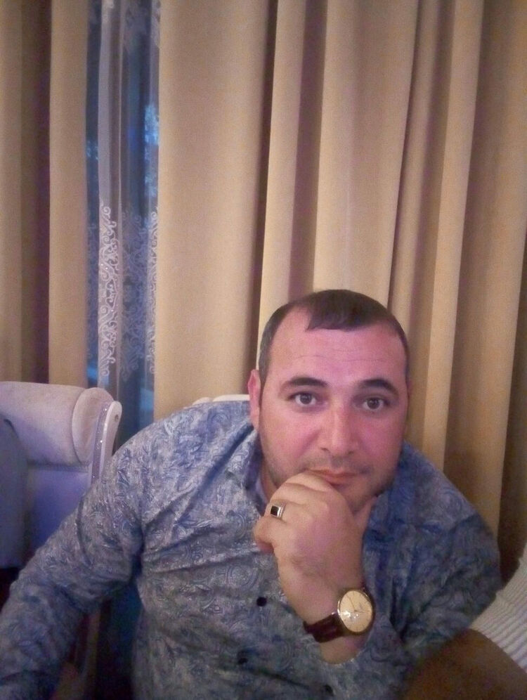  19706531  Ruslan, 44 ,    
