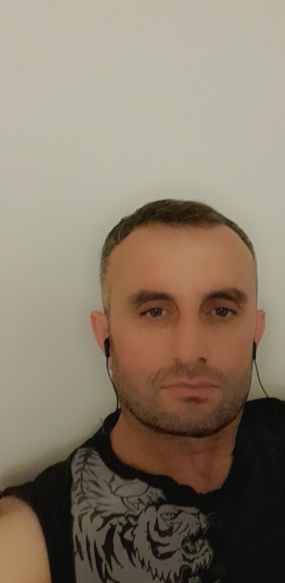 29852451  Levi, 45 ,    Banie