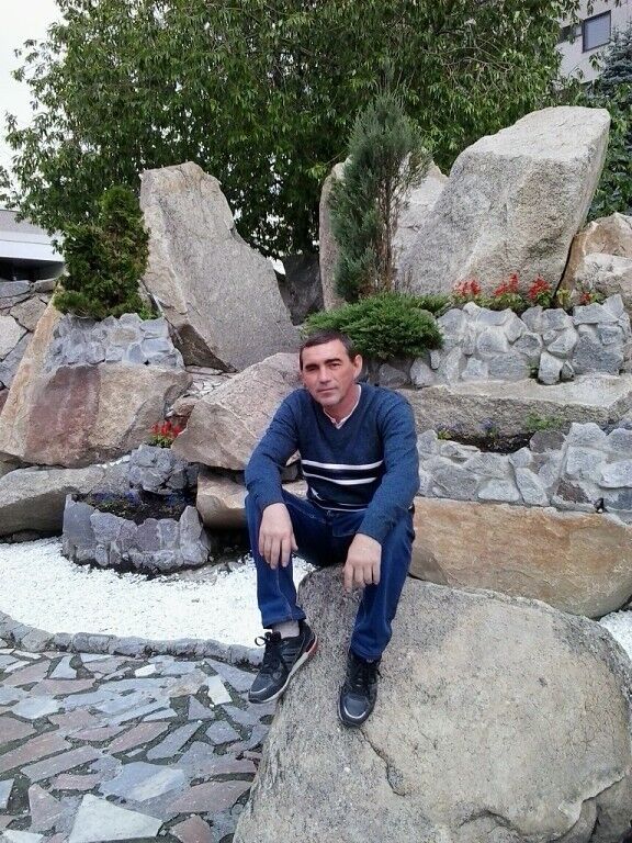  6462701  Viktor, 54 ,    