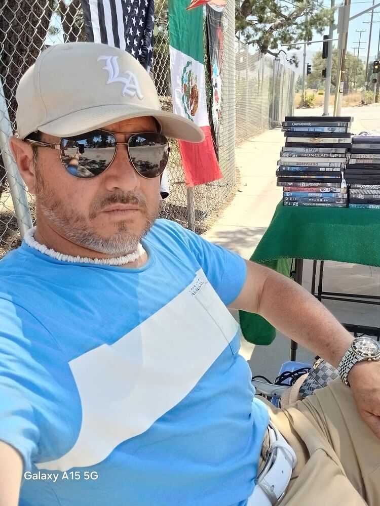  48951861  Pedro, 37 ,    