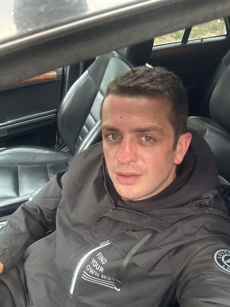  54469711  Guram, 25 ,    