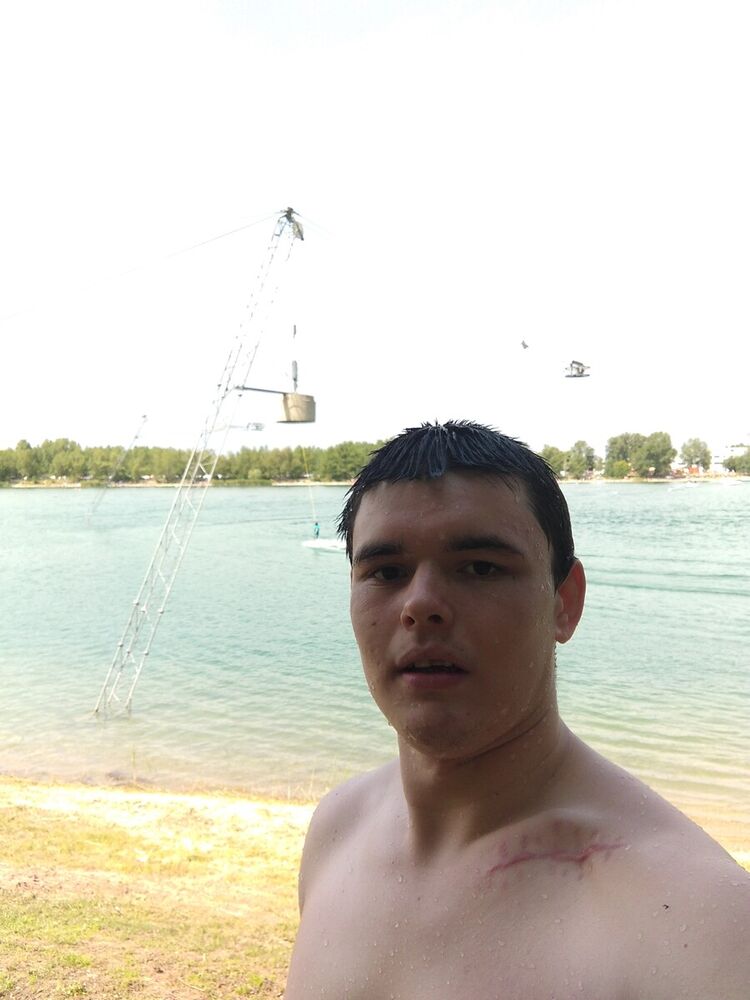  ,   Andrej, 24 ,   ,   , c 