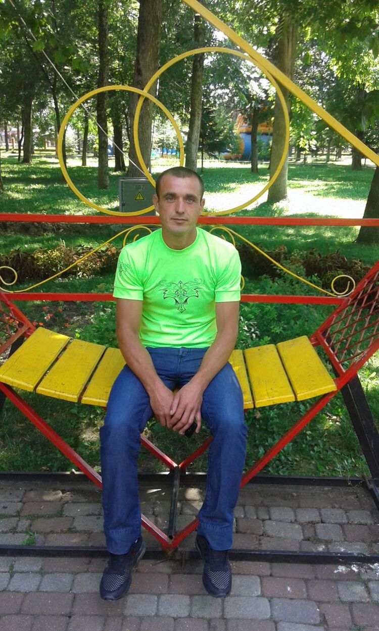  36524991  Petr, 39 ,    