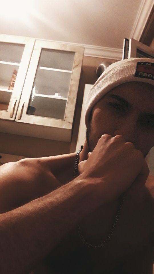  38034781  Lion, 29 ,    