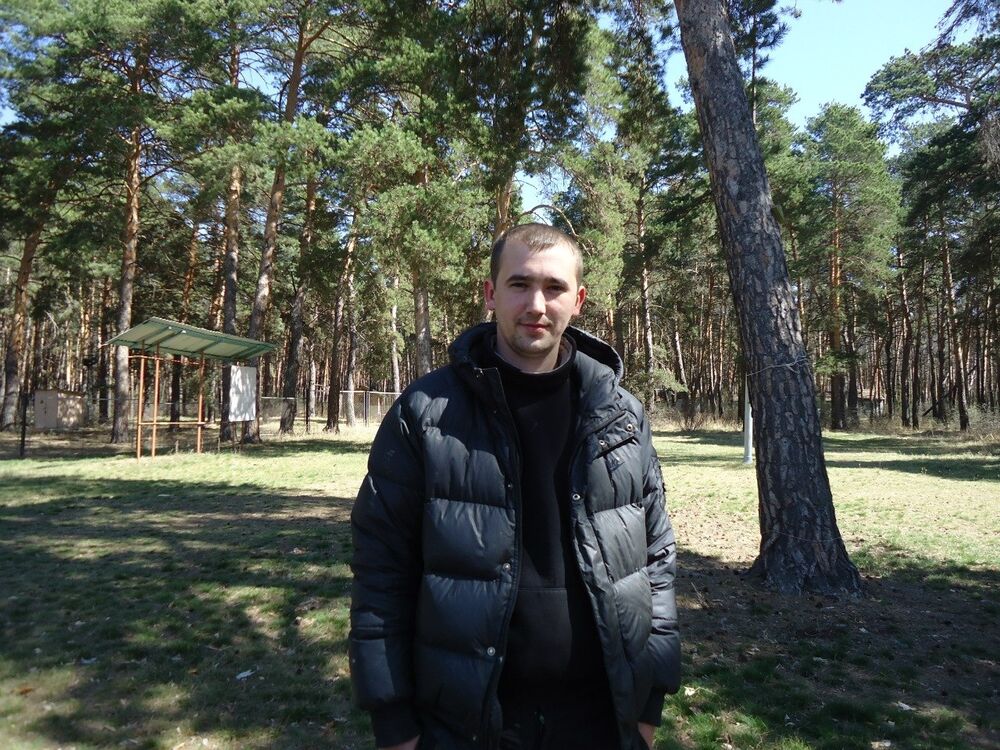  48502301  Viktor, 41 ,    