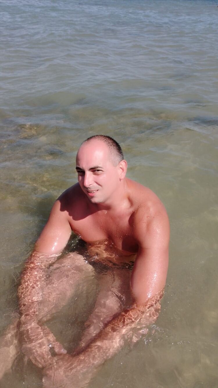  28192841  Arman, 39 ,    