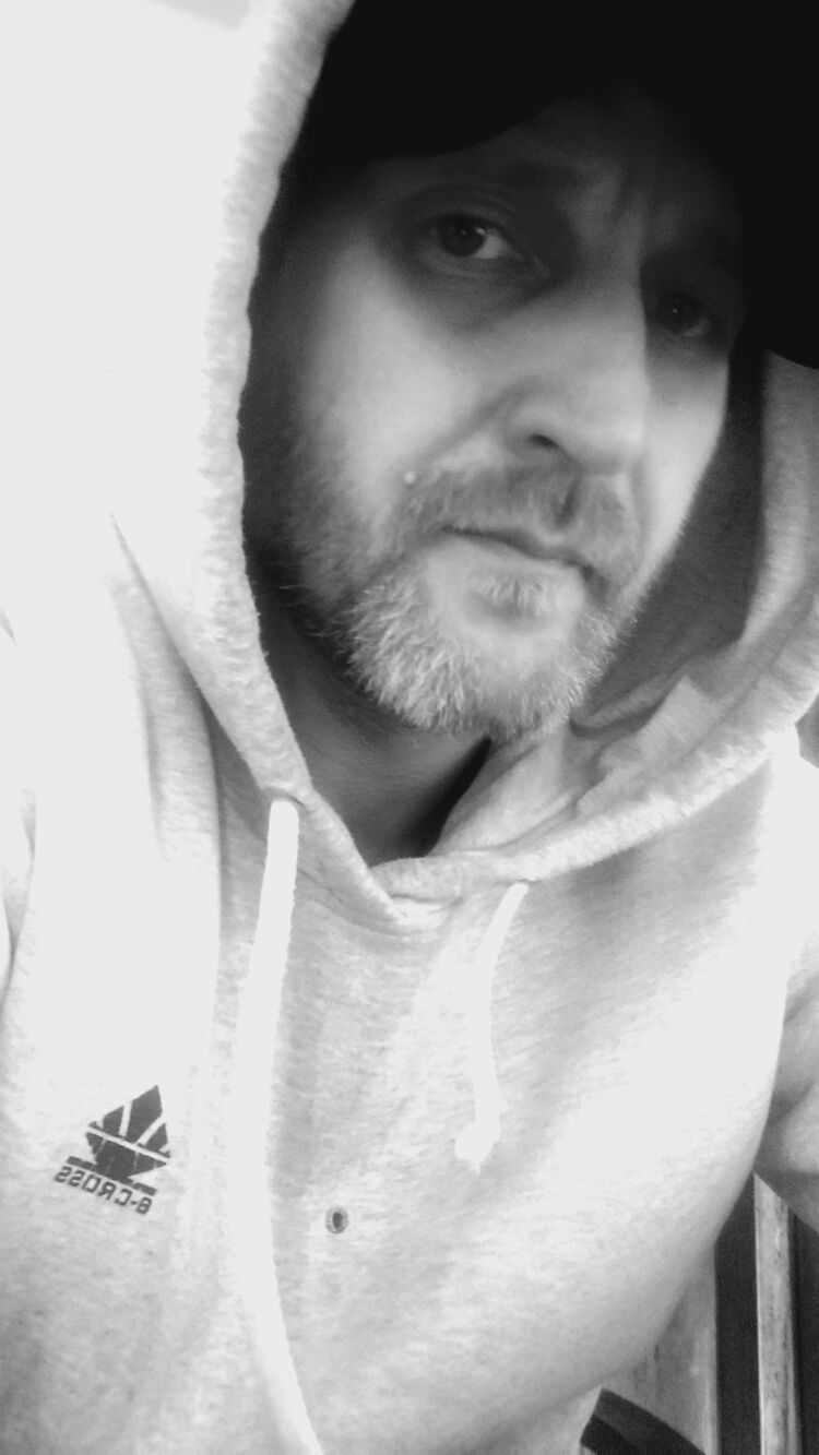  43930941  Russl, 41 ,    -