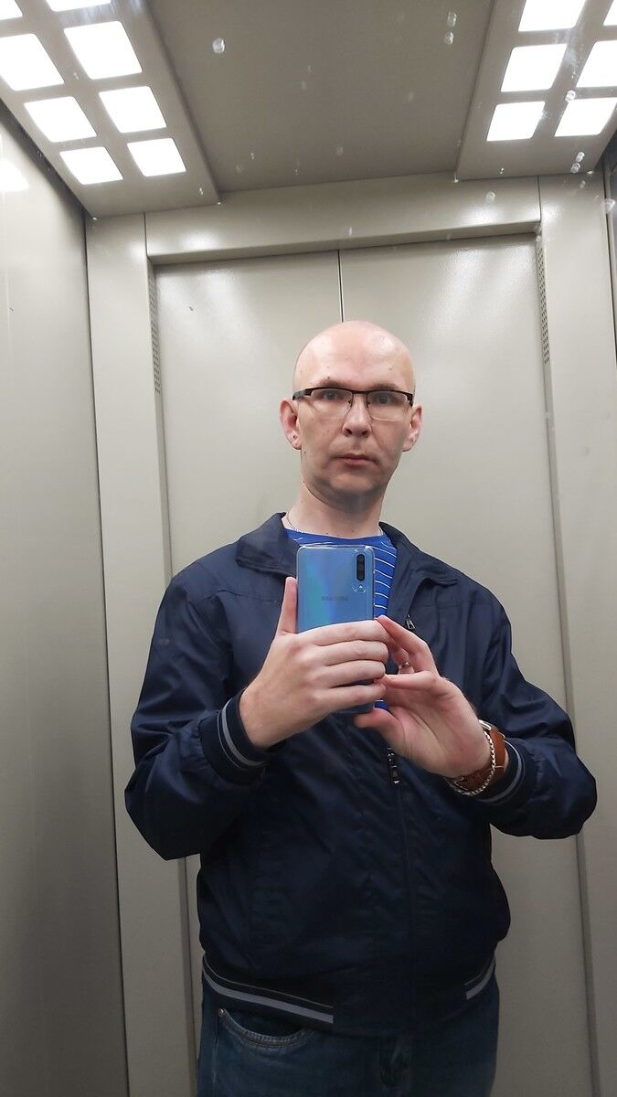  18308121  , 45 ,    