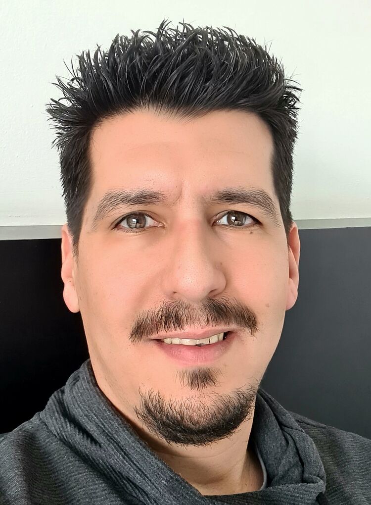  Bodrum,   Cem, 44 ,   ,   