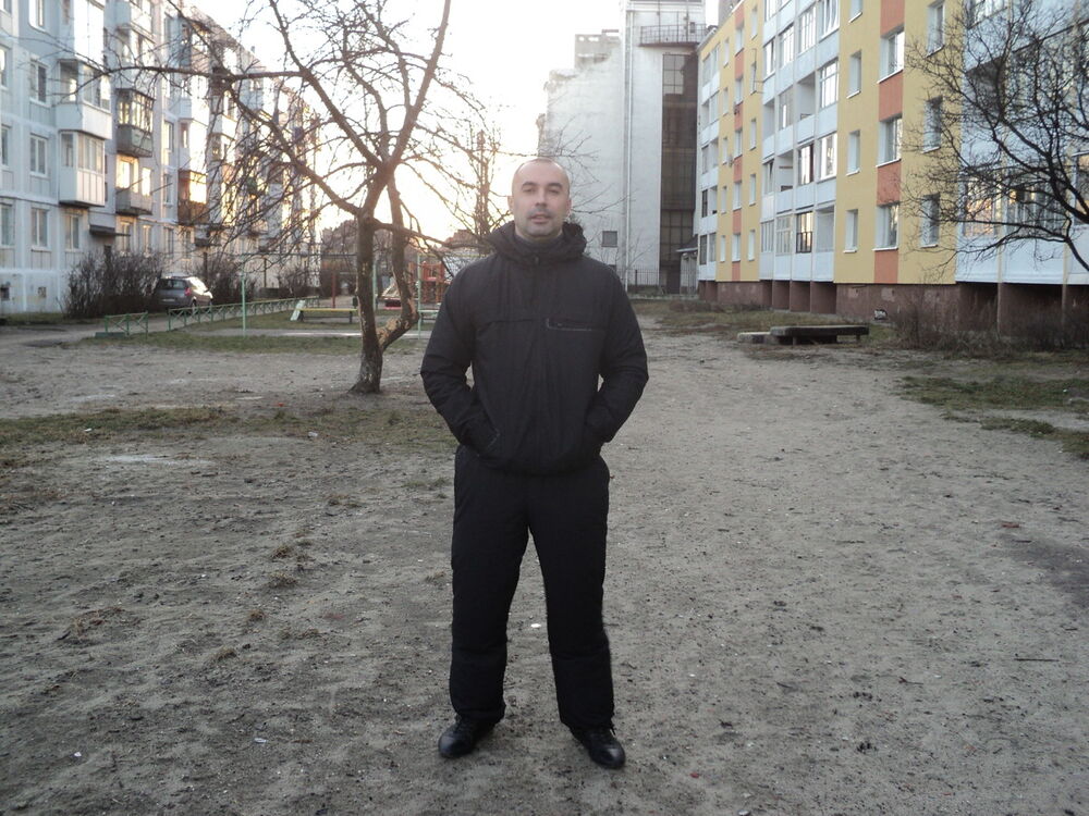  ,   Viktor, 46 ,   