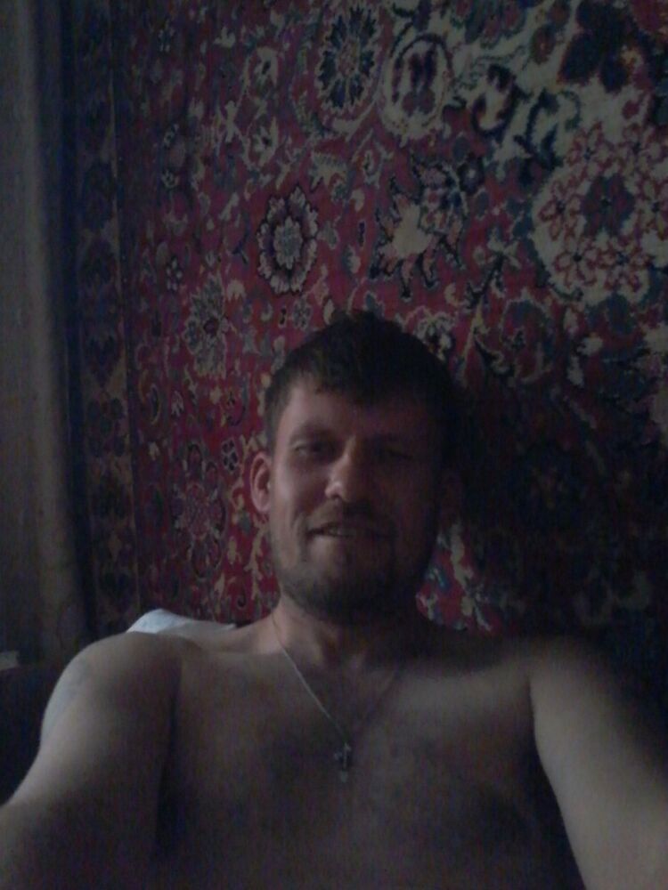  10790471  Nikolos, 37 ,    