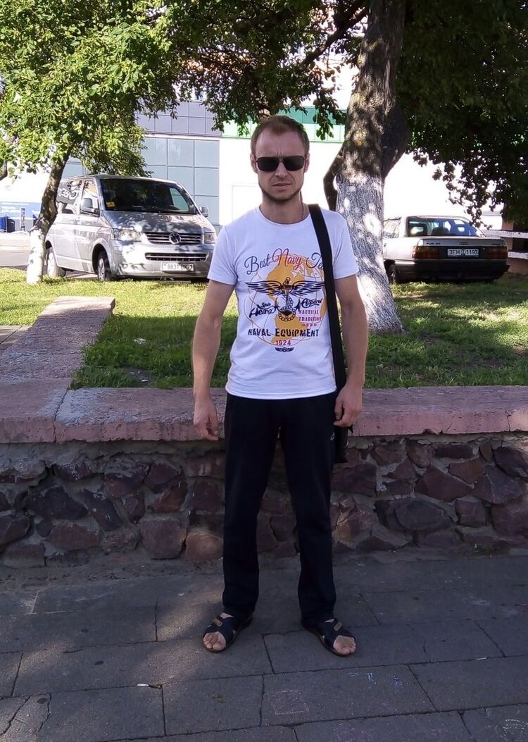  19652681  Oleg, 38 ,    