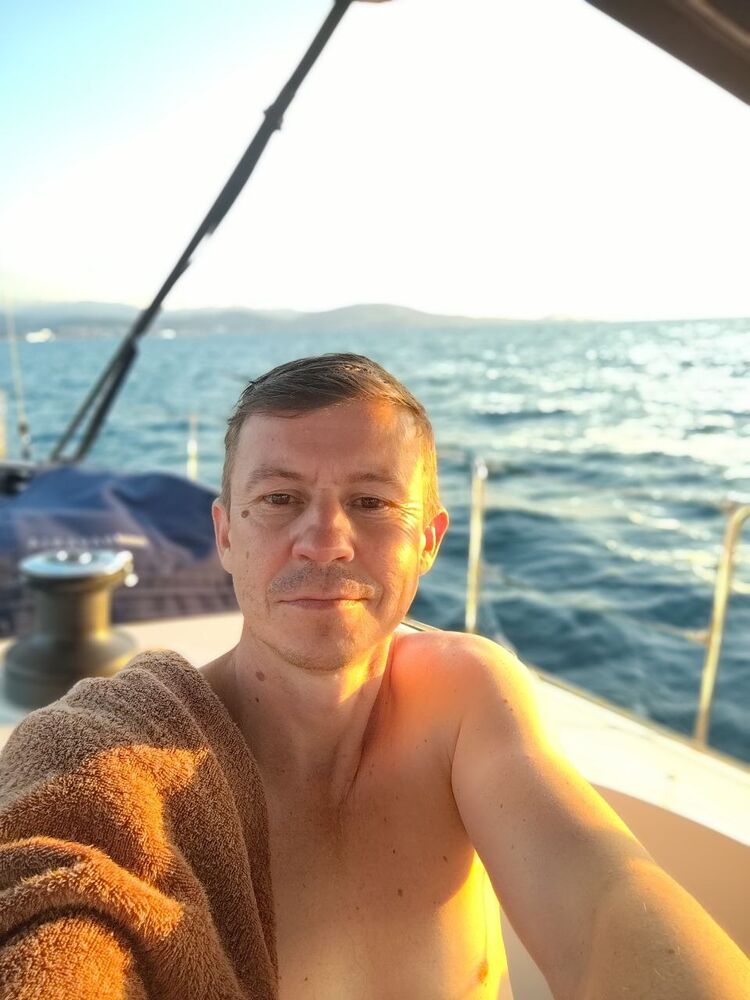  ,   Denni, 43 ,   ,   , c 