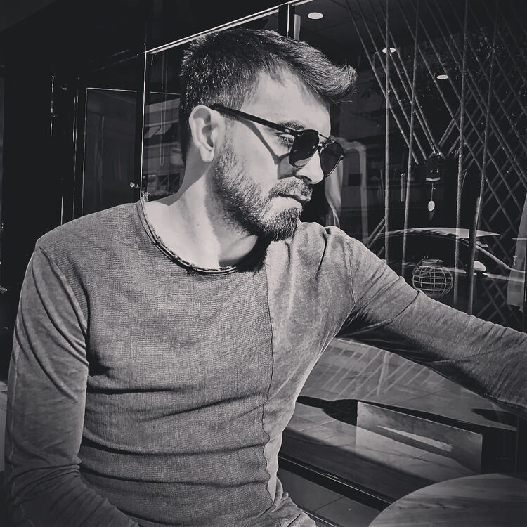  31797921  Koray, 39 ,    