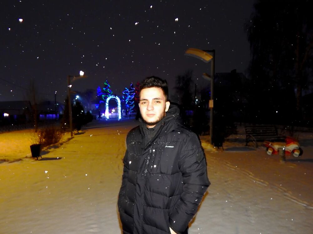  31592221  Alik, 24 ,    