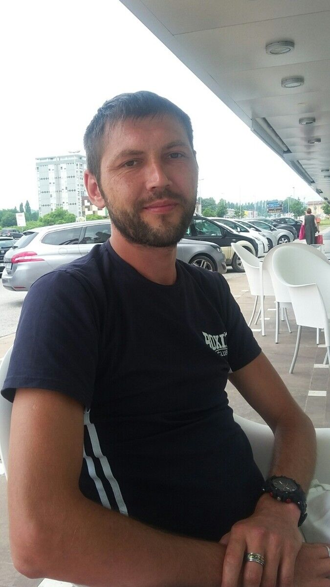  ,   ANDRI Y, 41 ,   ,   , c 