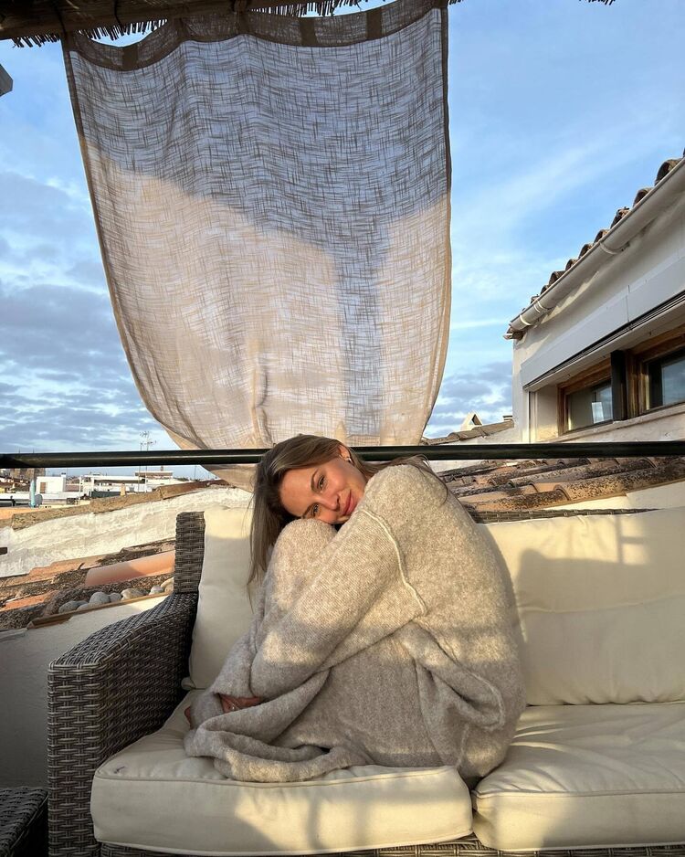  52254631  , 28 ,    Praha