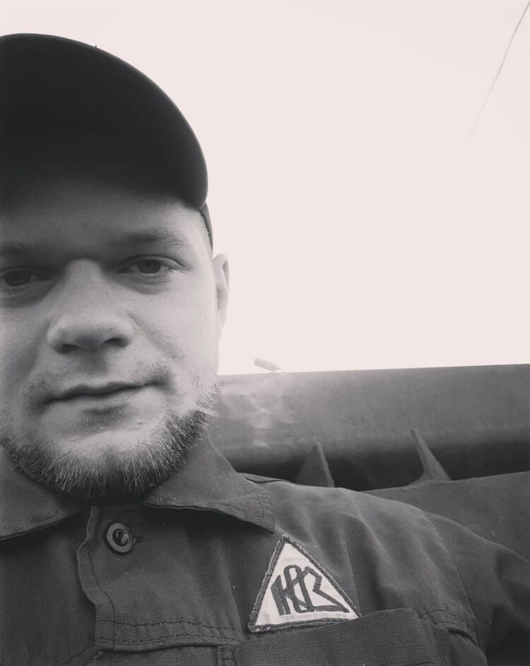  18308851  , 28 ,    
