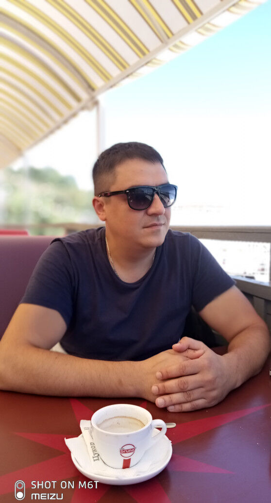  19143291  Iurii, 40 ,    