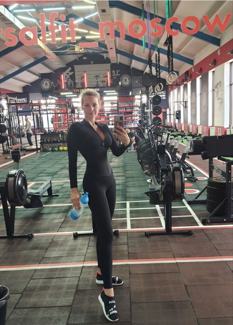  ,   Eva, 45 ,   c 